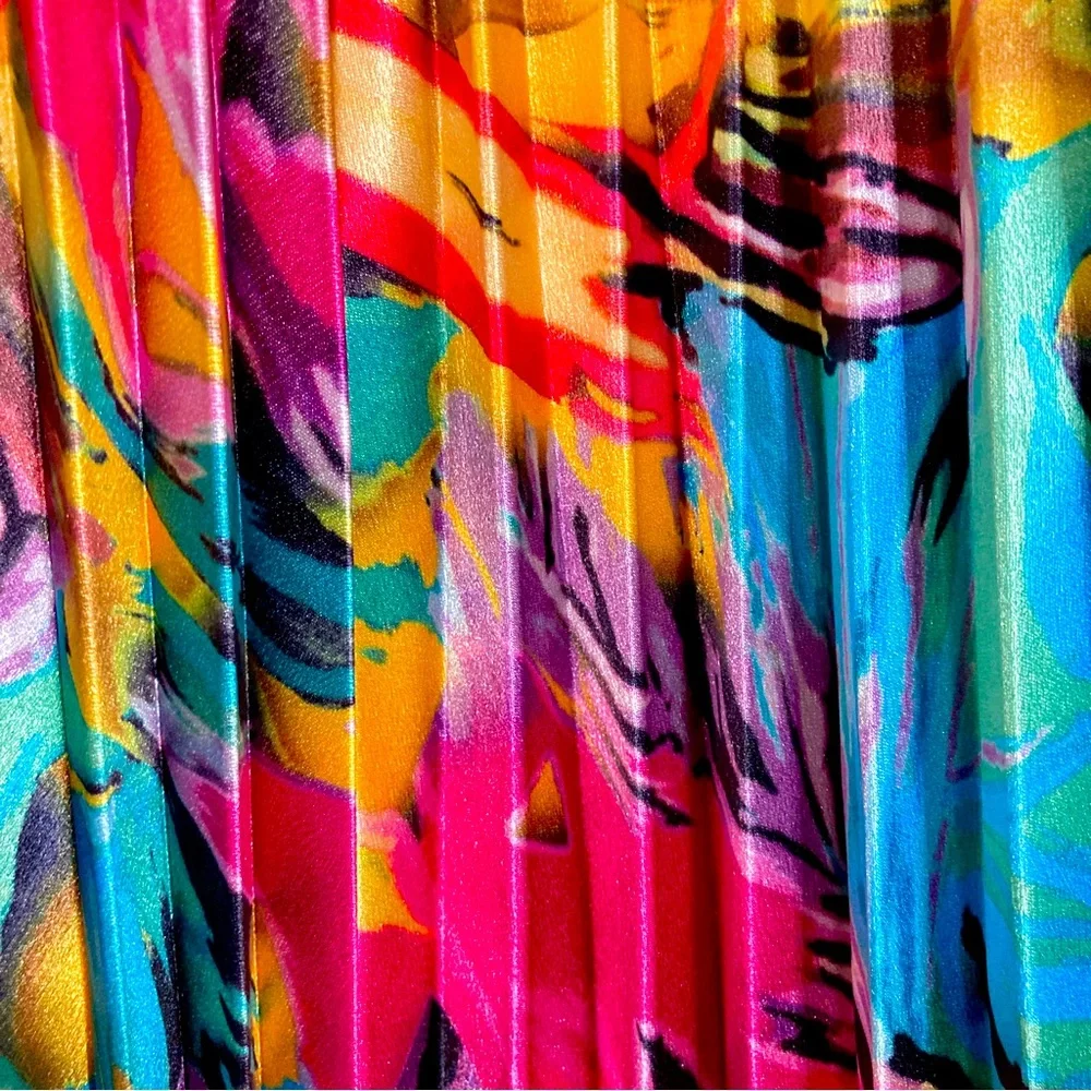 Multicolored Abstract Satin Pleated Skirt - Size Small - Picture 10 of 11